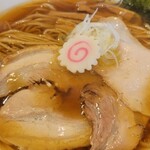 麺や 紡 - 綺麗なスープだ