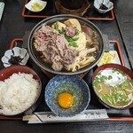 240513777 - 肉豆腐定食。