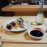 Sushi Wakura - お造り盛り合わせ ＆ 冷酒（樽酒）