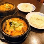 Sen dou - 「海老天と揚出豆腐のスープカリー＋ライス」＆「ゴロっと豚角煮スープカリー＋ライス」