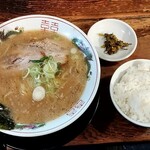 豚吉 - こってりしょうゆラーメンの定食