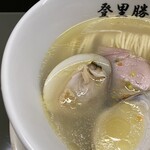 らぁめん登里勝 - はまぐり塩らぁめん＋味玉