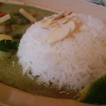 海老、野菜の入ったココナッツグリーンカレー（逆から）