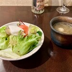 カフェ オフツェ - ハンバーグランチ（ポルチーニ香るチーズクリームソース）：サラダ＆カップスープ