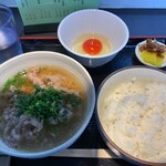 Nikusui Tamago Kake Gohan Toyodaya - 肉吸い 肉2倍盛 1,200円、特濃卵かけご飯 並盛 350円（いずれも税込）
                      