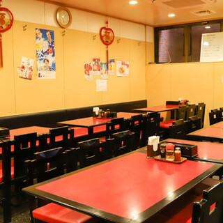 駅近◆赤を基調としたテーブルが特長の落ち着いた空間◎貸切可