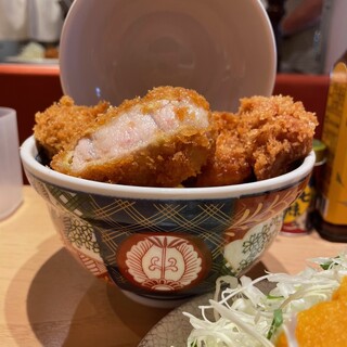 We offer "Delicious Pork Pork Cutlet" made with Chiba's famous pork, Hayashi SPF Pork.