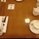 ランデブーラウンジ・バー - テーブルはこんな感じでセットされてます！