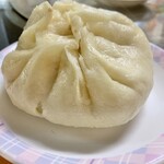 中国料理 栄発 - 包子。お店で生地から作ったもの。安いのに大きい、そしておいしい