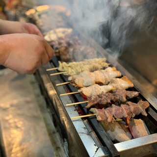 鮮度抜群の炭火【焼き鳥】！数量限定《白レバー》もお見逃しなく