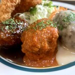 キッチン あずま - ほんのりとガーリックの香りが感じられるトマトソース♡