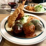 キッチン あずま - ⭐︎︎ 煮込み３バーグの盛り合わせ ♡