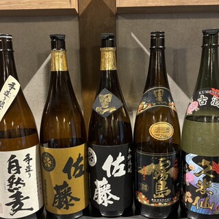 Excellent compatibility with meat ◆ Selected wines and seasonal sake from around the world