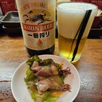 Robatayaki Yamahaduki - お通し(ホタルイカ)と瓶ビール