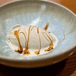 Chisou Nishikenichi - ■バニラとキャラメルのアイス
      バニラビーンズ、効きまくりです！
      一般的なレシピの５倍ぐらい入っているそう(^^)