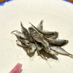 Chisou Nishikenichi - ■豆鯵のフリット
                        食べられないように逃げ惑っているみたい(^^)
                        ごめんね、美味しくいただくから。
