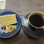 cafe 테토 - 커피와 시폰 케이크 세트 ¥700