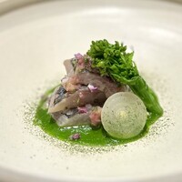 馳走西健一 - ■泳がせの鯵　菜の花のソース
                    鯵自体は、意外とさっぱりした味わい。