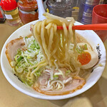 Gottsu - 麺は菅野製麺製の太縮れ麺