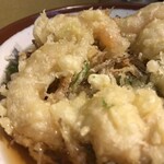 そばの神田東一屋 - えびに着目する。