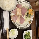 豚肉料理店 シロッコ - ハムエッグ定食だよ！厚めで美味しかったよ