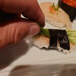 ぎふ初寿司 - ◯芽葱
シャリの上に鰹節の粉が掛けてあり
シャキシャキ食感の芽葱との組み合わせがいい感じだなあ♪