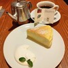 珈琲専門店 三十間 - チーズケーキ850円、セットコーヒー550円