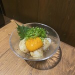市場直送 海鮮酒場 サカナヤサケ - 生ホタテ炙りユッケ