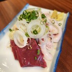 焼肉ホルモン 亀萬 - 刺し盛り合わせ