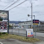 クエンチカフェ　プルミエ - こんな所に飯屋がある