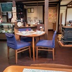 Yama Kafe Ippo - 店内の様子。テラス席や2階席もあります