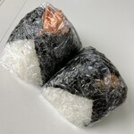 おむすび「大地」 - 料理写真:鮭　南高梅