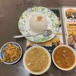 DAS BIRIYANI HOUSE - ライス、ダル、チキンセット