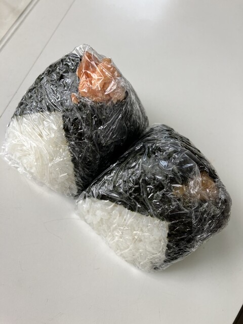 鶴岡駅近くの人気おにぎり店「おむすび大地」- 手作りの味と温かいサービス