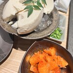 博多もつ鍋 やま中 - 手作り豆腐とカクテキ