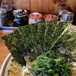 横浜家系ラーメン 三郷家 - 海苔増しは5枚100円。