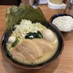 横浜家系ラーメン 一刀家 - 一刀盛りラーメン醤油（1,150円）＋ライス（食べログ クーポン）