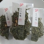 Wausagi - 桑の実、クコの実、黒クコの実、菊花をブレンドした爽やかな味わいのお茶