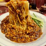 中華料理  代一元 - ジャージャー麺(麺リフト)