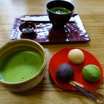 新鶯亭 - 名物 鶯だんご、お抹茶(お薄)、鶯しるこ