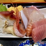 鈴女 - 海鮮丼別盛り　奥にも色々隠れてます　貝もタコも柔らかです