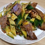 蘭州拉麺店 火焔山 - 牛肉と胡瓜の和え物。
