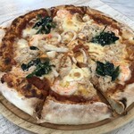 トラットリア Jマリーナ - シーフードピザ