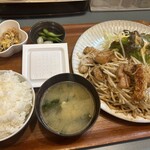 ごはんダイニング 太川 - 生姜焼き ¥900+定食ライス 大盛り ¥0