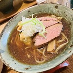 中華そば麦右衛門 - 巾着を破るとみぞれとなめこが飛び出す仕掛けの絶品みぞれなめこ中華そば！！