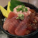 四季旬彩 - マグロづくし丼