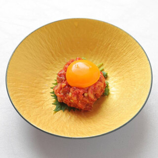 Limited-edition menu items such as Wagyu beef tartare and Creative Cuisine made with Oyster and Wagyu beef are also popular.