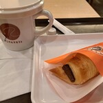 サンマルクカフェ - 【チョコクロ】220円と【紅茶】350円