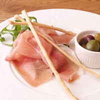 生ハムとオリーブ