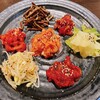 韓国料理 縁 - キムチとナムル盛合せ7品(¥1100)
